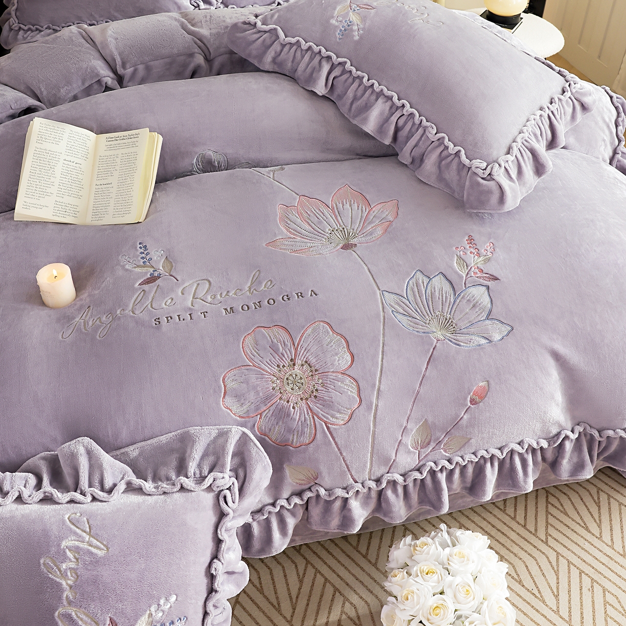 91家纺网 家纺一手货源 找家纺 孟鑫家纺 2025新款220克高克重韩版立体花边牛奶法式绣花四件套床单床盖款被套-浪漫花园系列 浪漫花园-紫灰