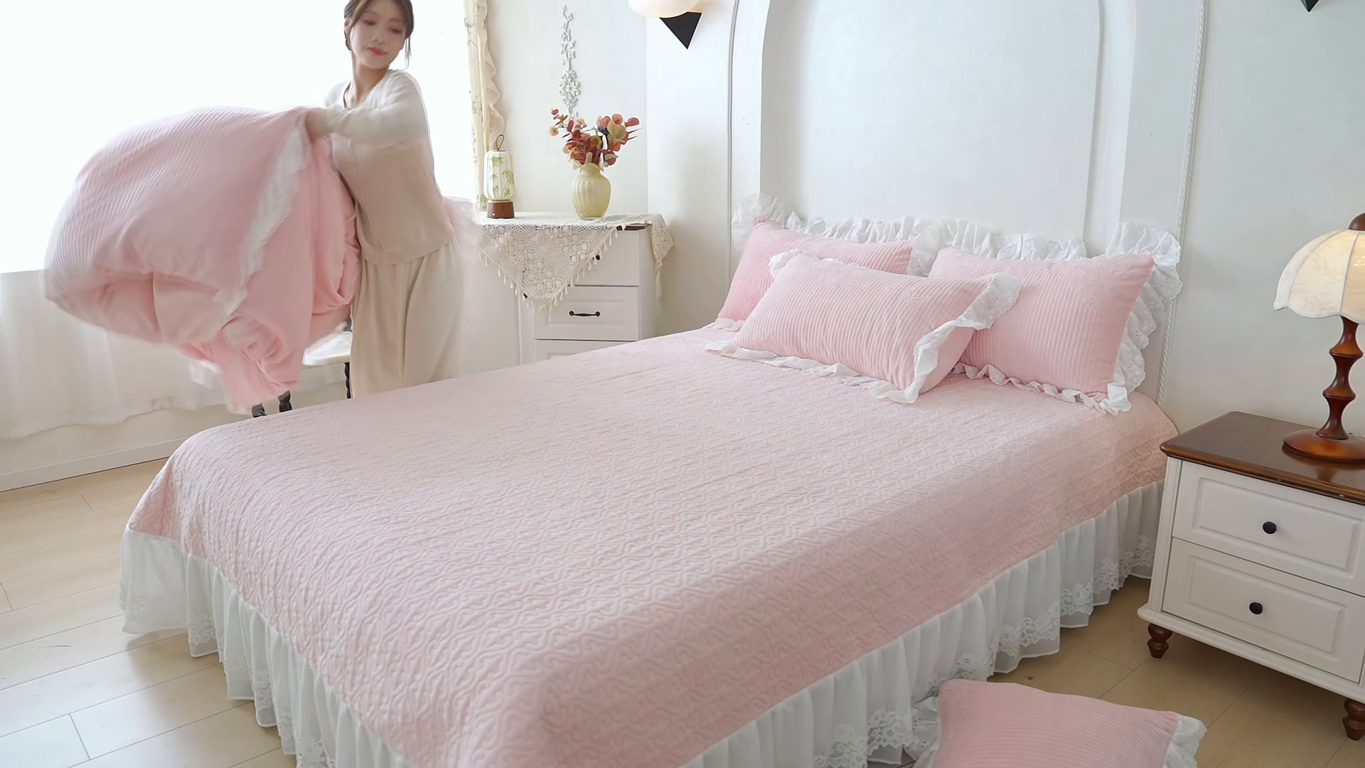 91家纺网 家纺一手货源 找家纺 怡源梦 2025新款雕花牛奶绒床盖四件套-国色芳华系列 国色芳华-绅士灰