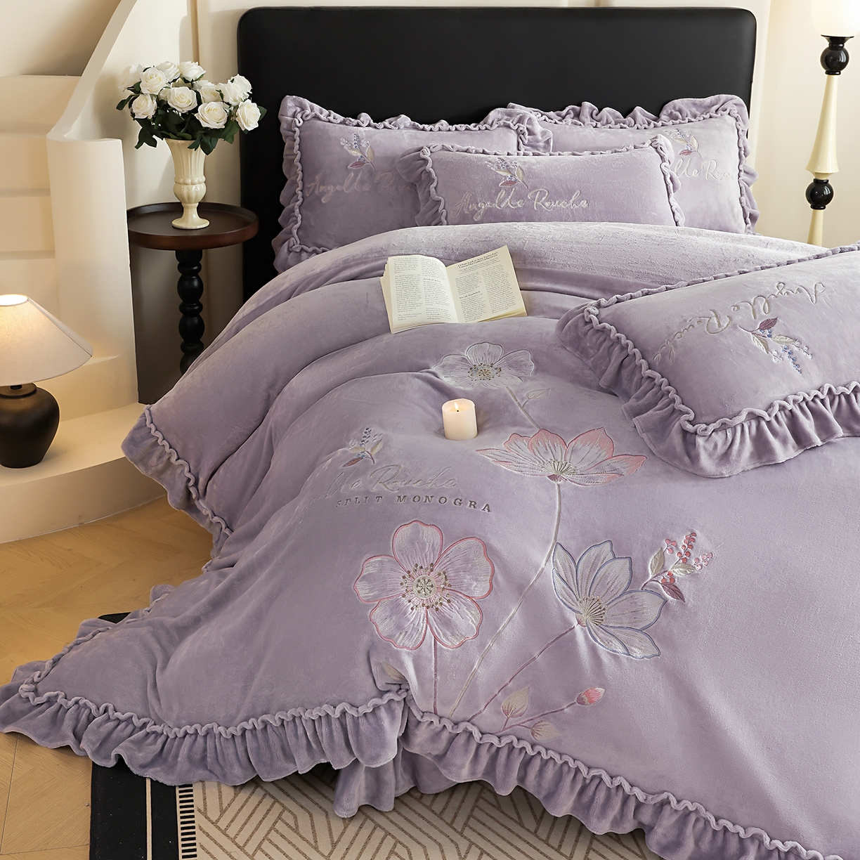 91家纺网 家纺一手货源 找家纺 孟鑫家纺 2025新款220克高克重韩版立体花边牛奶法式绣花四件套床单床盖款被套-浪漫花园系列 浪漫花园-紫灰