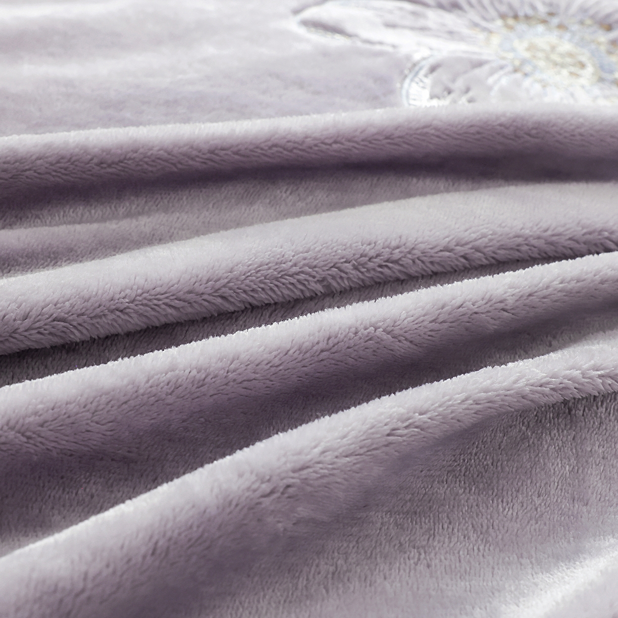 91家纺网 家纺一手货源 找家纺 孟鑫家纺 2025新款220克高克重韩版立体花边牛奶法式绣花四件套床单床盖款被套-浪漫花园系列 浪漫花园-紫灰