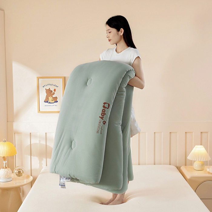 91家纺网 家纺一手货源 找家纺 亿莱鑫 2025新款秋冬A婴儿绒针织棉肌肤被被子被芯冬被 baby熊-绿