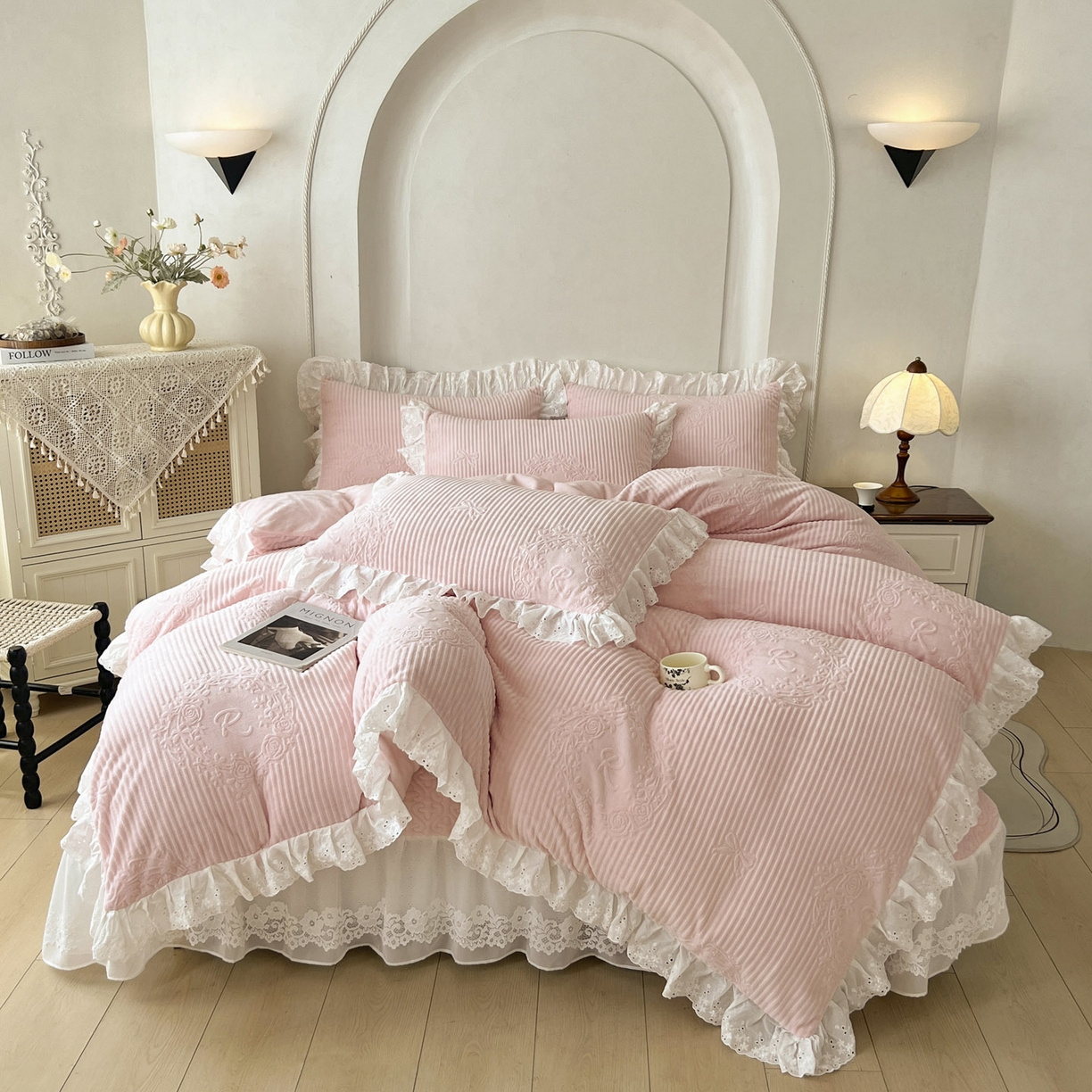 91家纺网 家纺一手货源 找家纺 怡源梦 2025新款雕花牛奶绒床盖四件套-国色芳华系列 国色芳华-樱花粉