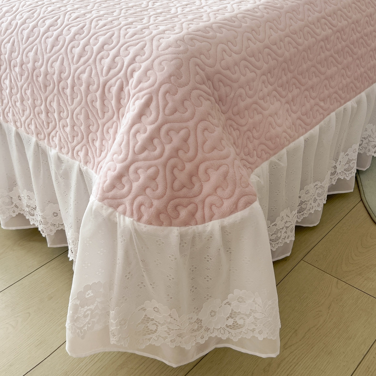 91家纺网 家纺一手货源 找家纺 怡源梦 2025新款雕花牛奶绒床盖四件套-国色芳华系列 国色芳华-樱花粉