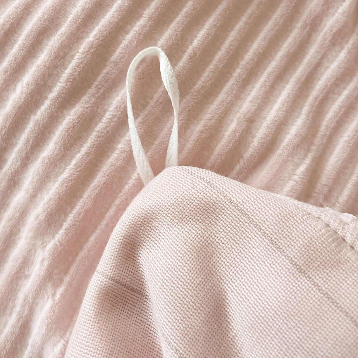 91家纺网 家纺一手货源 找家纺 怡源梦 2025新款雕花牛奶绒床盖四件套-国色芳华系列 国色芳华-樱花粉