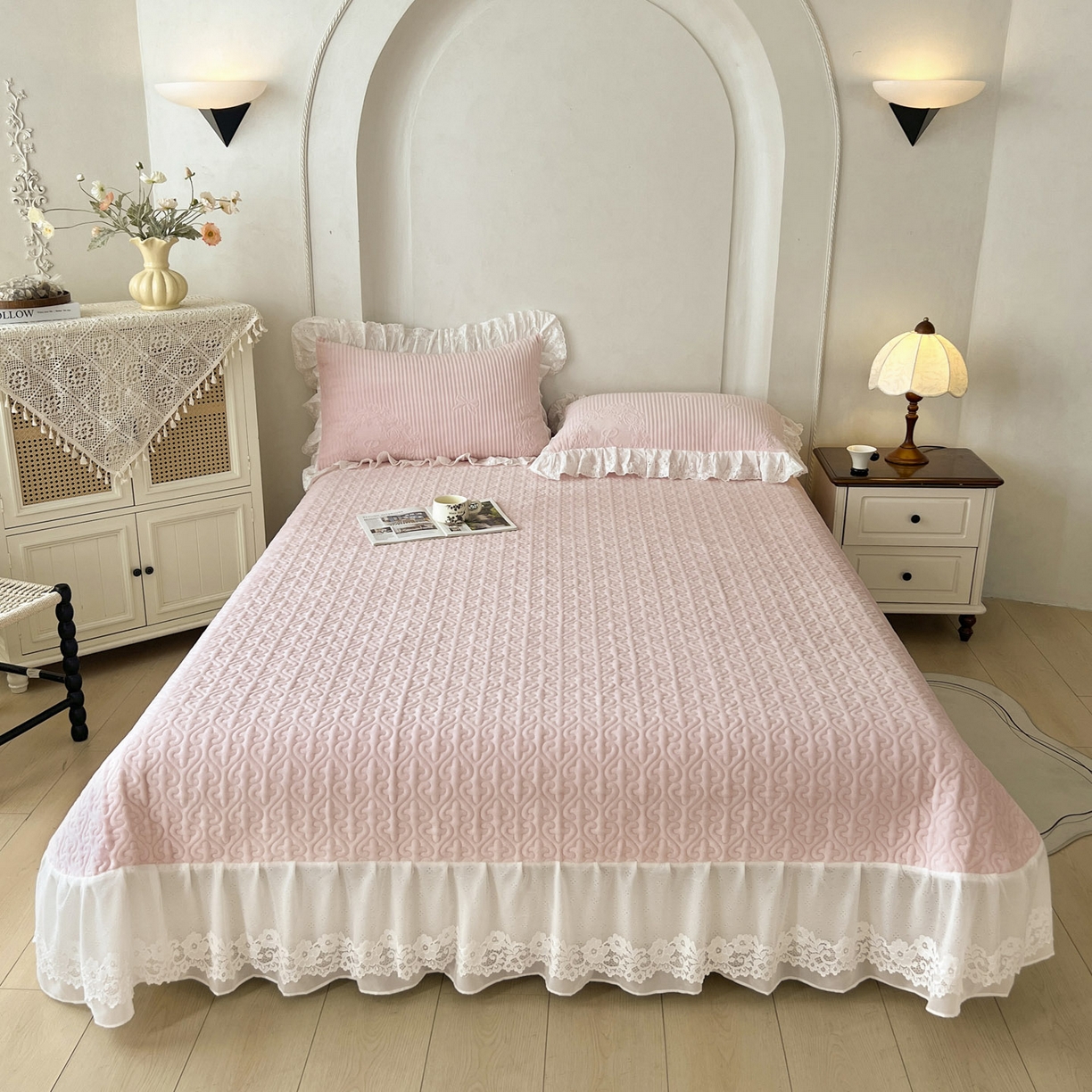 91家纺网 家纺一手货源 找家纺 怡源梦 2025新款雕花牛奶绒床盖四件套-国色芳华系列 国色芳华-樱花粉