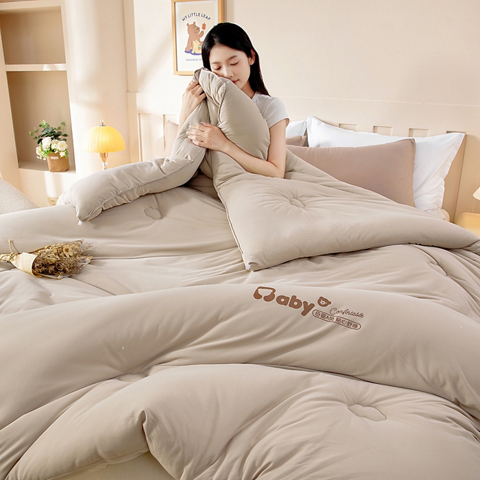 91家纺网 家纺一手货源 找家纺 亿莱鑫 2025新款秋冬A婴儿绒针织棉肌肤被被子被芯冬被 baby熊-驼色