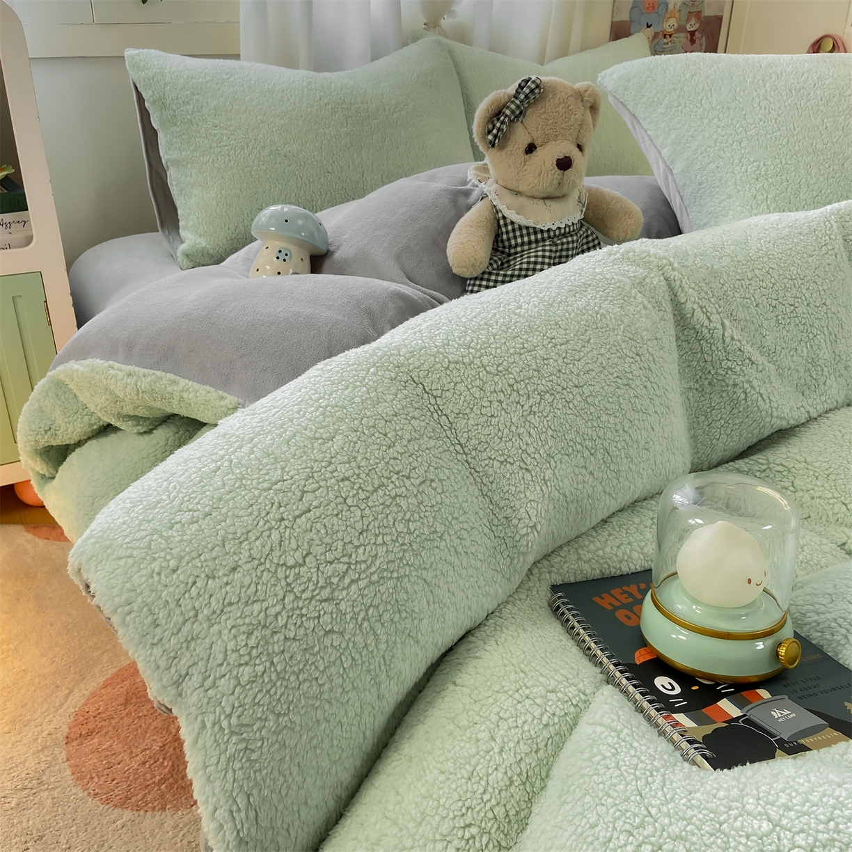 91家纺网 家纺一手货源 找家纺 灰鲸 2025新款秋冬韩系牛奶羊羔绒四件套 羊羔-绿灰