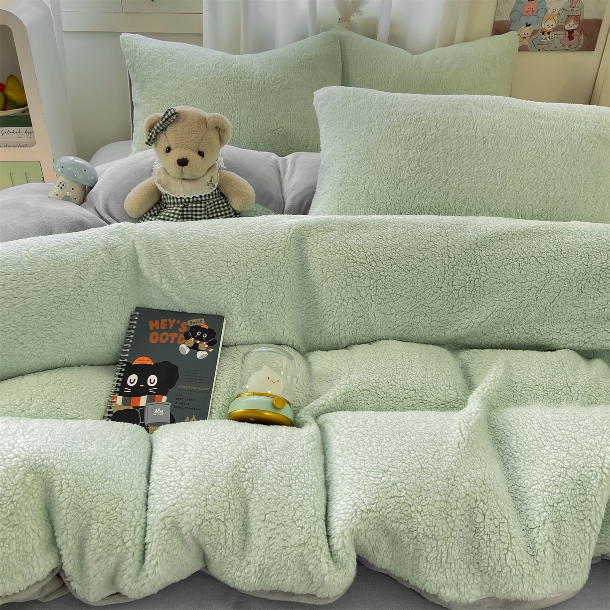 91家纺网 家纺一手货源 找家纺 灰鲸 2025新款秋冬韩系牛奶羊羔绒四件套 羊羔-绿灰