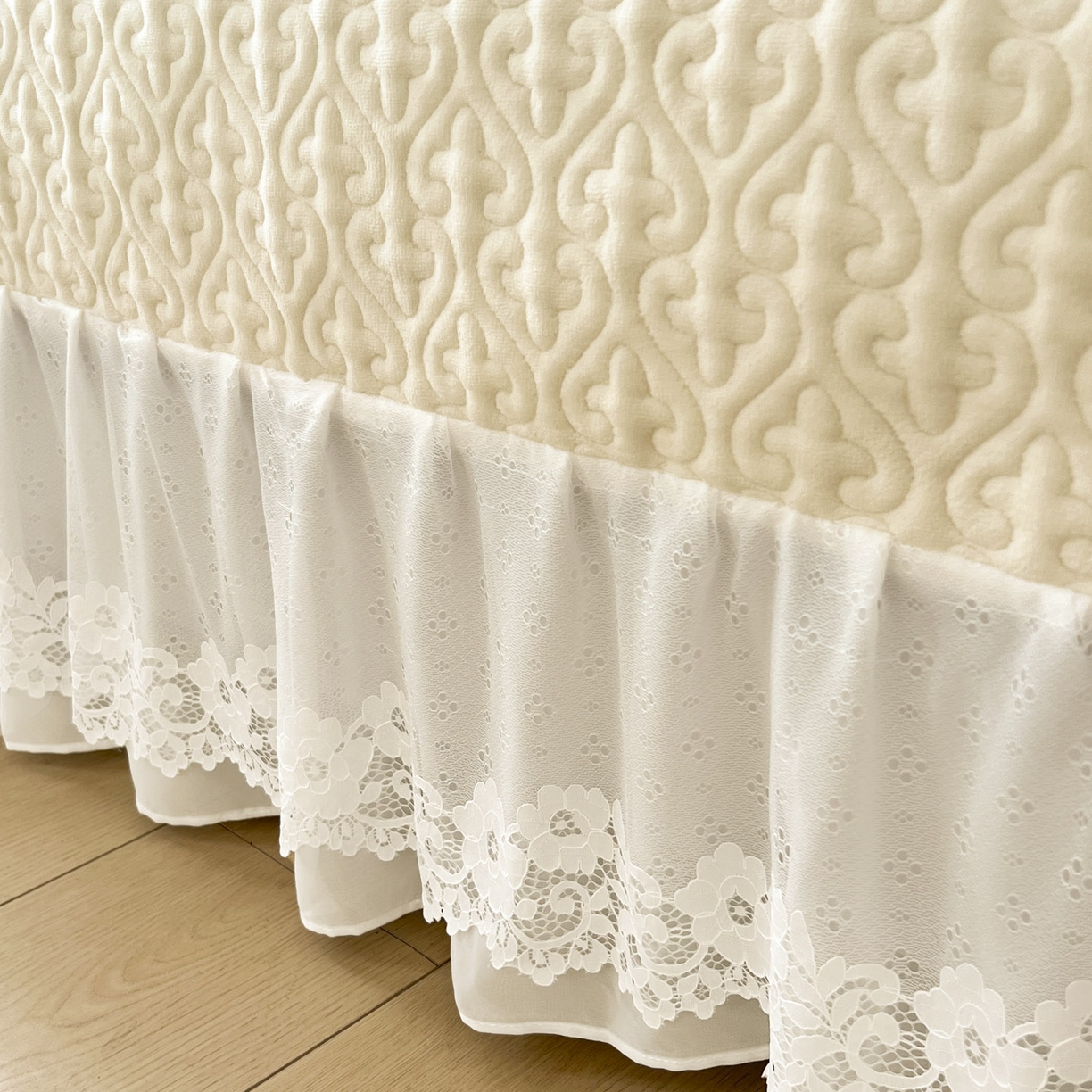 91家纺网 家纺一手货源 找家纺 怡源梦 2025新款雕花牛奶绒床盖四件套-国色芳华系列 国色芳华-珍珠白