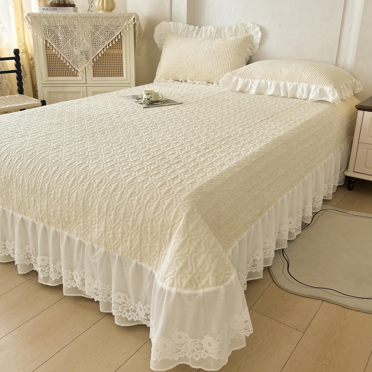 91家纺网 家纺一手货源 找家纺 怡源梦 2025新款雕花牛奶绒床盖四件套-国色芳华系列 国色芳华-珍珠白