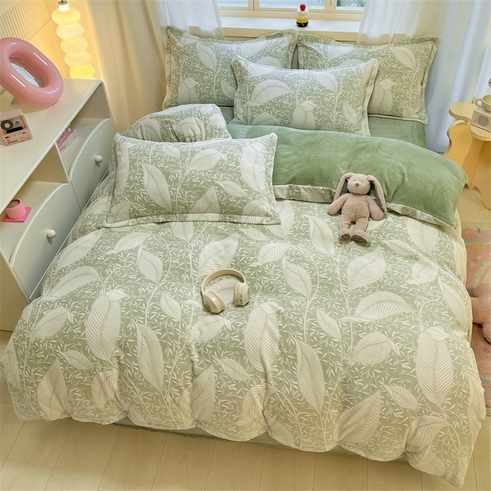 91家纺网 家纺一手货源 找家纺 名兮家居 2025新款亲肤舒适高克重雕花绒四件套 千叶-浅绿