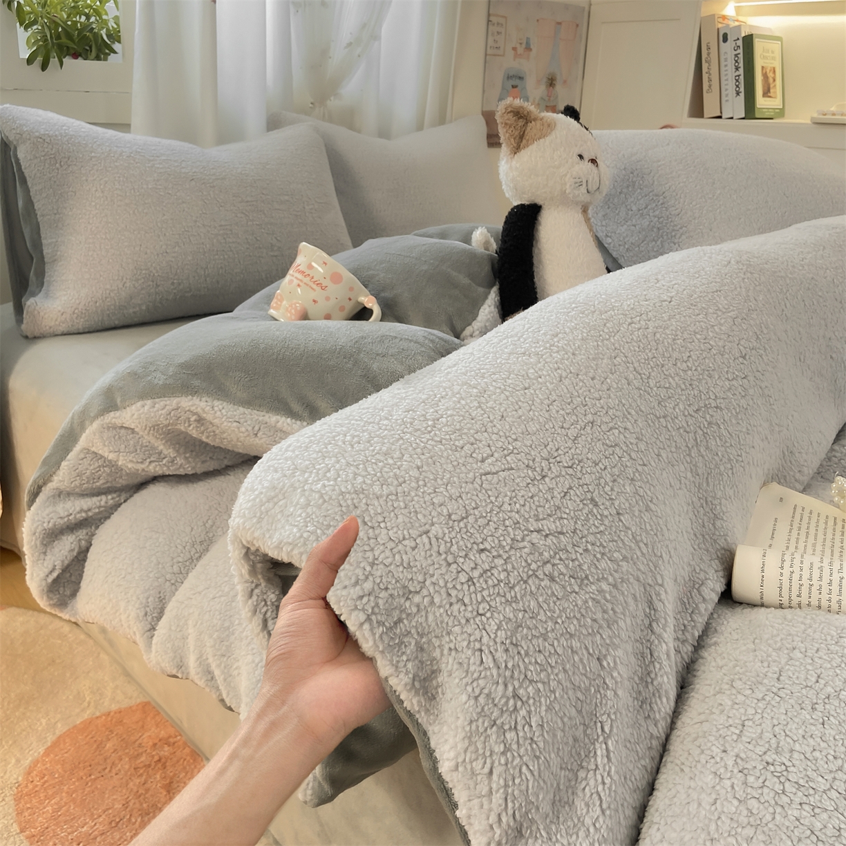 91家纺网 家纺一手货源 找家纺 灰鲸 2025新款秋冬韩系牛奶羊羔绒四件套 羊羔-山灰