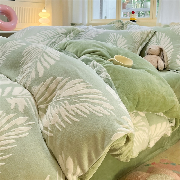 名兮家居 2025新款亲肤舒适高克重雕花绒四件套 羽毛-浅绿