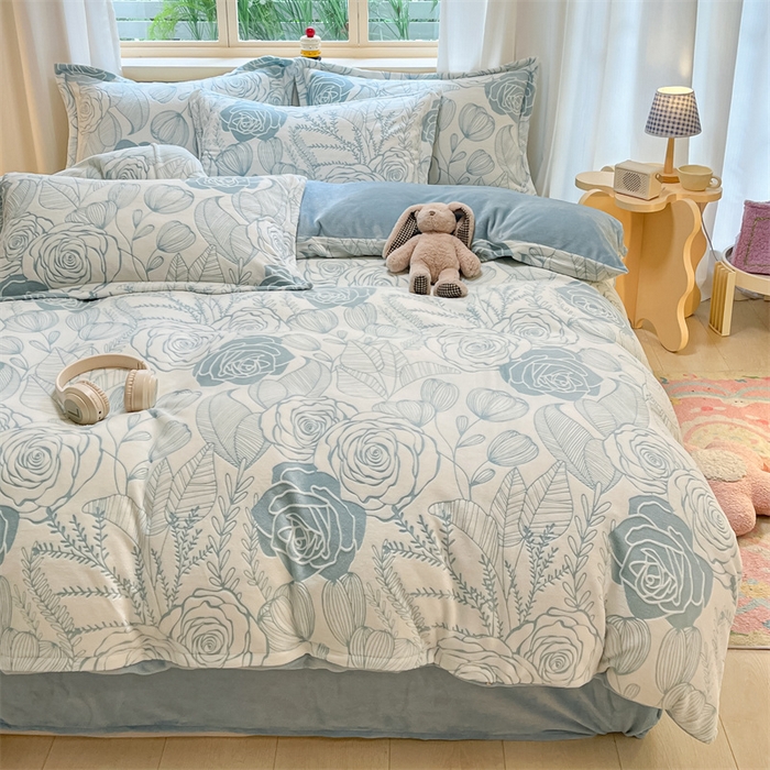 91家纺网 家纺一手货源 找家纺 名兮家居 2025新款亲肤舒适高克重雕花绒四件套 朵美-蓝