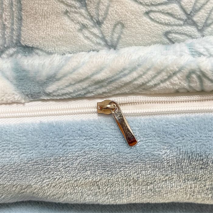 91家纺网 家纺一手货源 找家纺 名兮家居 2025新款亲肤舒适高克重雕花绒四件套 朵美-蓝