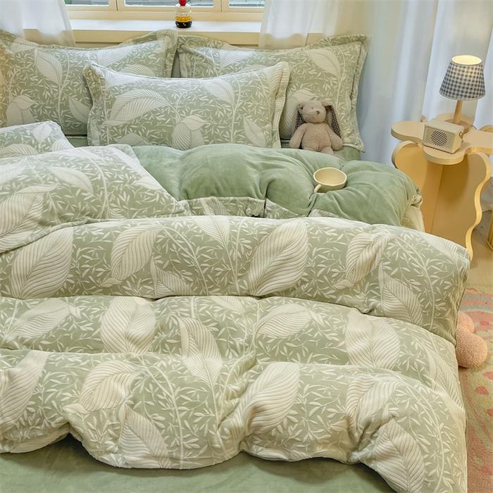 91家纺网 家纺一手货源 找家纺 名兮家居 2025新款亲肤舒适高克重雕花绒四件套 千叶-浅绿