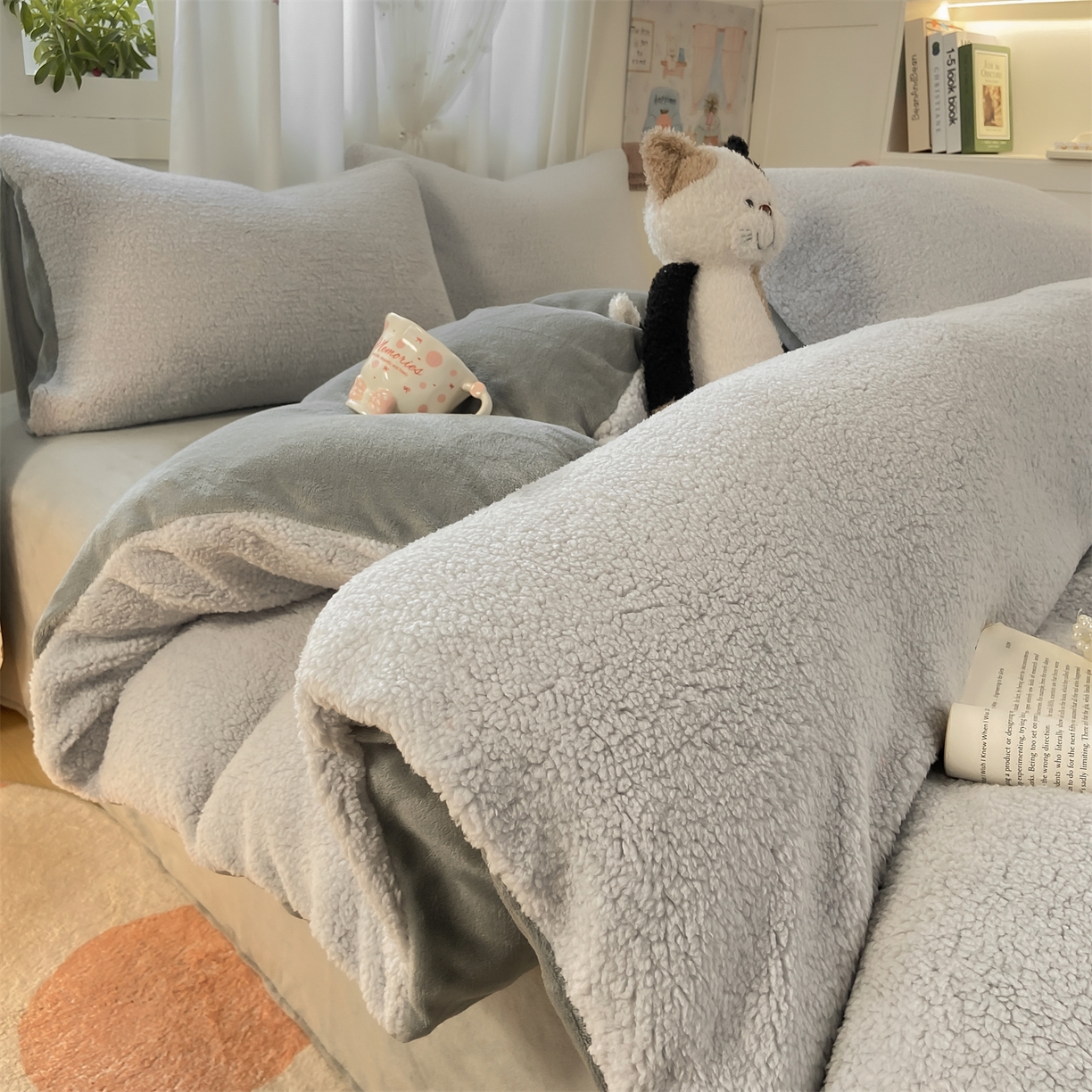 91家纺网 家纺一手货源 找家纺 灰鲸 2025新款秋冬韩系牛奶羊羔绒四件套 羊羔-山灰