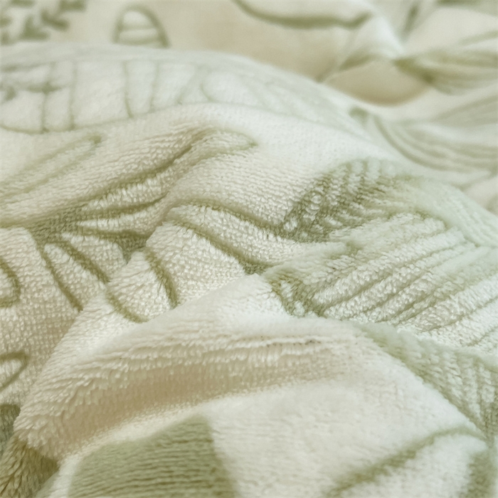 91家纺网 家纺一手货源 找家纺 名兮家居 2025新款亲肤舒适高克重雕花绒四件套 朵美-浅绿