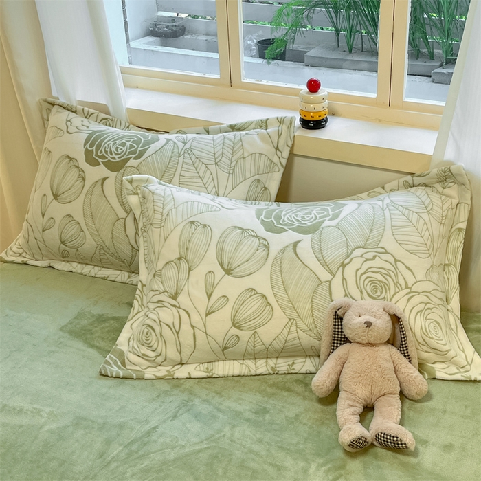 91家纺网 家纺一手货源 找家纺 名兮家居 2025新款亲肤舒适高克重雕花绒四件套 朵美-浅绿