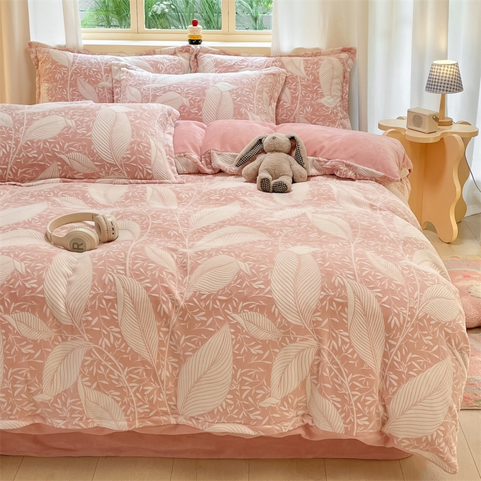 91家纺网 家纺一手货源 找家纺 名兮家居 2025新款亲肤舒适高克重雕花绒四件套 千叶-粉