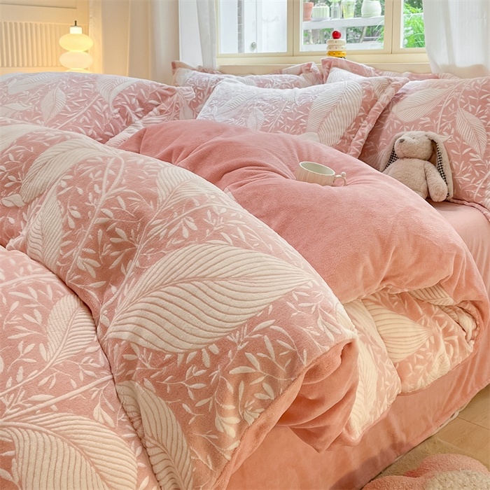 名兮家居 2025新款亲肤舒适高克重雕花绒四件套 千叶-粉