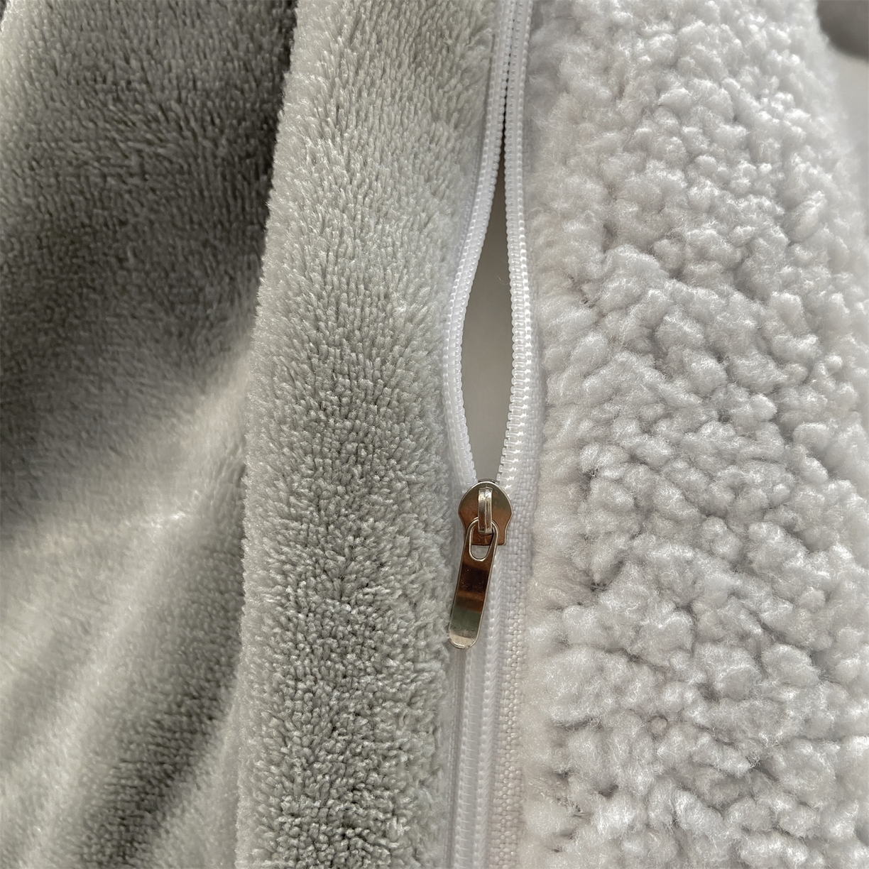 91家纺网 家纺一手货源 找家纺 灰鲸 2025新款秋冬韩系牛奶羊羔绒四件套 羊羔-山灰