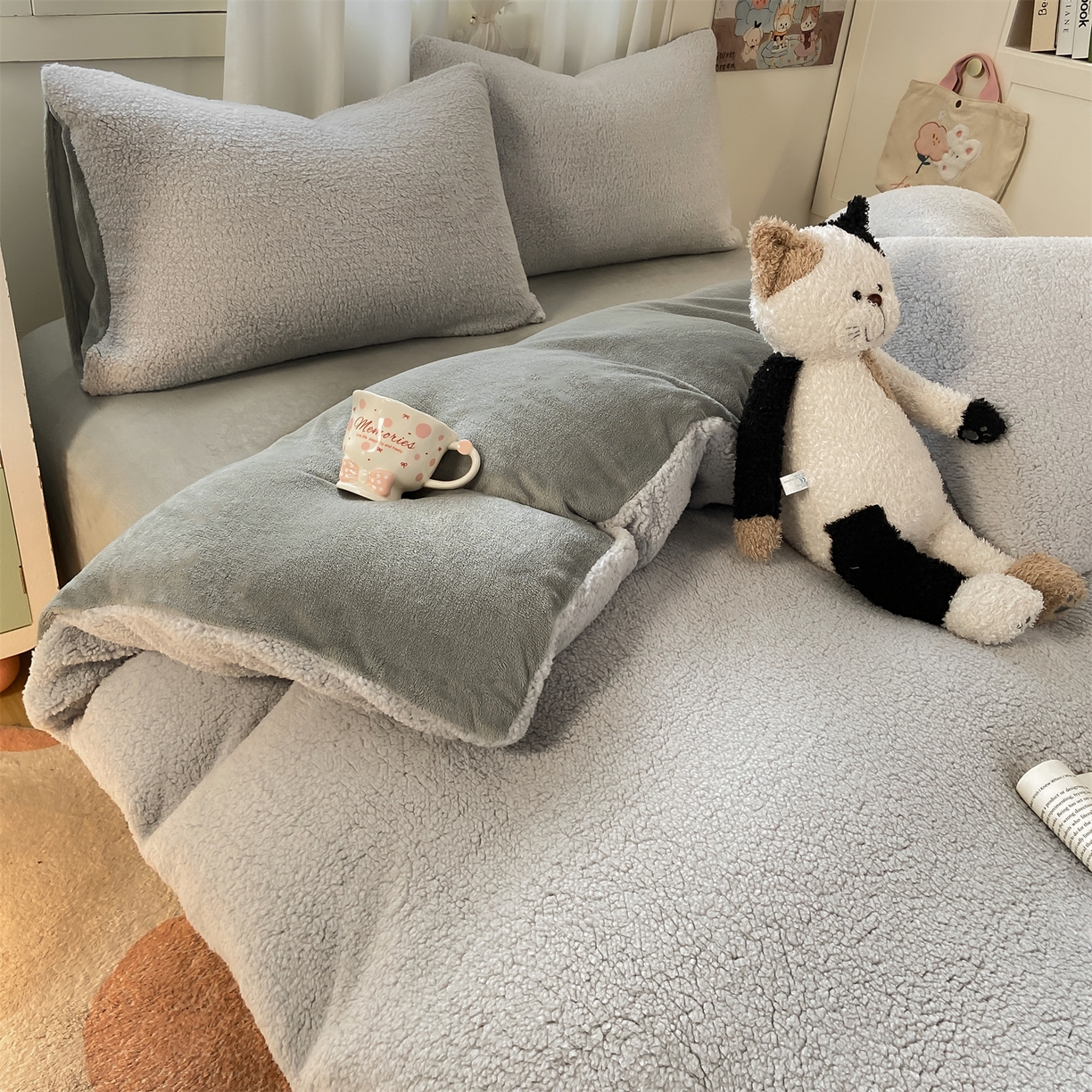 91家纺网 家纺一手货源 找家纺 灰鲸 2025新款秋冬韩系牛奶羊羔绒四件套 羊羔-山灰