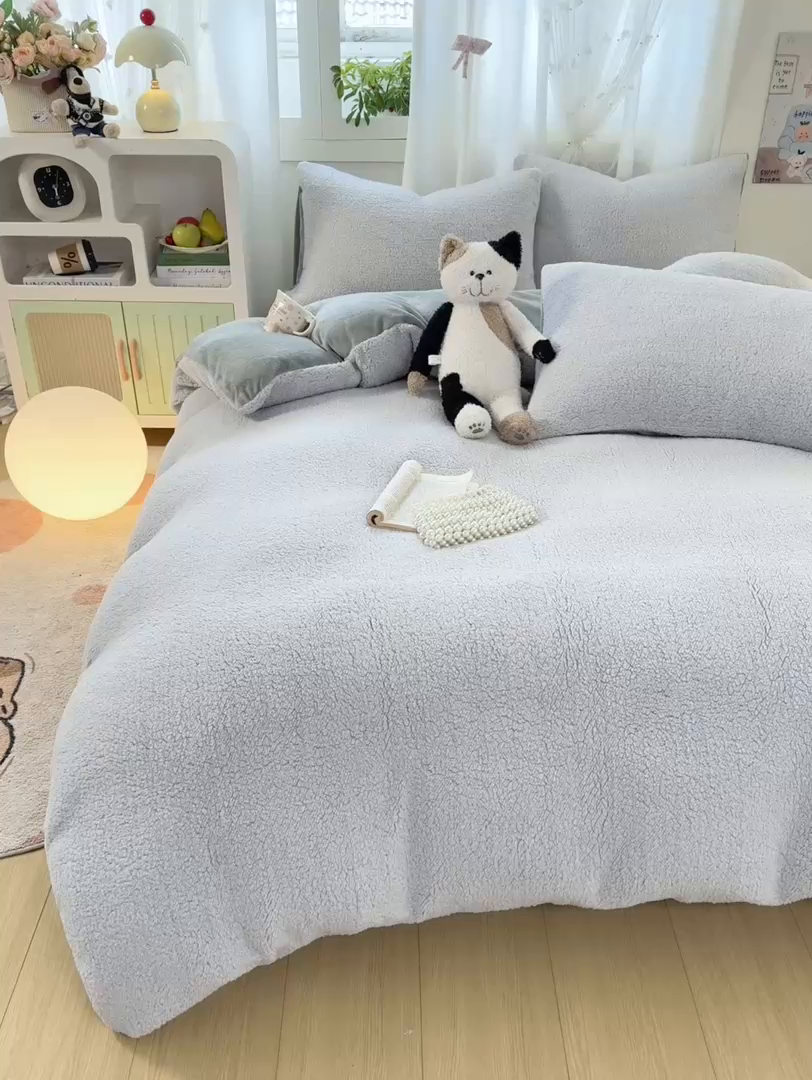 91家纺网 家纺一手货源 找家纺 灰鲸 2025新款秋冬韩系牛奶羊羔绒四件套 羊羔-山灰