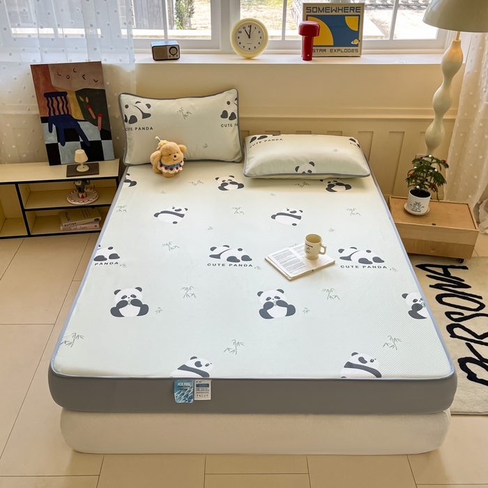 91家纺网 家纺一手货源 找家纺 梵克保罗 2025新款春夏PE提花凉感丝冰丝床笠款凉席 熊猫