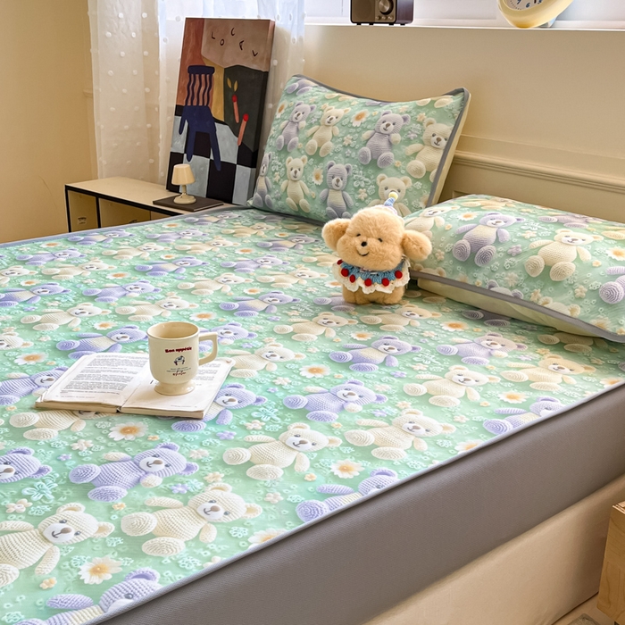 91家纺网 家纺一手货源 找家纺 梵克保罗 2025新款春夏PE提花凉感丝冰丝床笠款凉席 玩偶熊