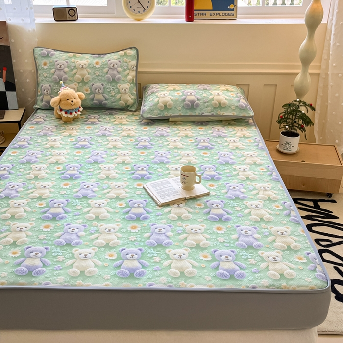 91家纺网 家纺一手货源 找家纺 梵克保罗 2025新款春夏PE提花凉感丝冰丝床笠款凉席 玩偶熊