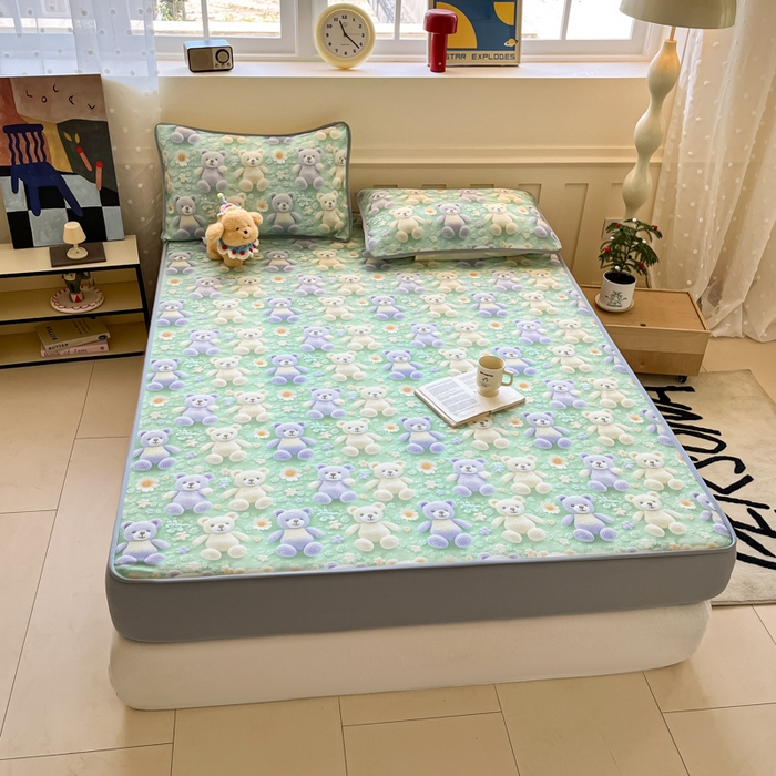 91家纺网 家纺一手货源 找家纺 梵克保罗 2025新款春夏PE提花凉感丝冰丝床笠款凉席 玩偶熊