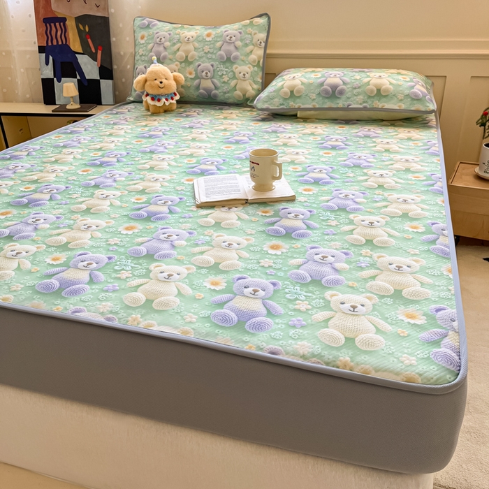 91家纺网 家纺一手货源 找家纺 梵克保罗 2025新款春夏PE提花凉感丝冰丝床笠款凉席 玩偶熊