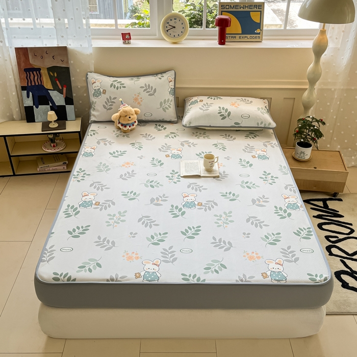 91家纺网 家纺一手货源 找家纺 梵克保罗 2025新款春夏PE提花凉感丝冰丝床笠款凉席 花间兔