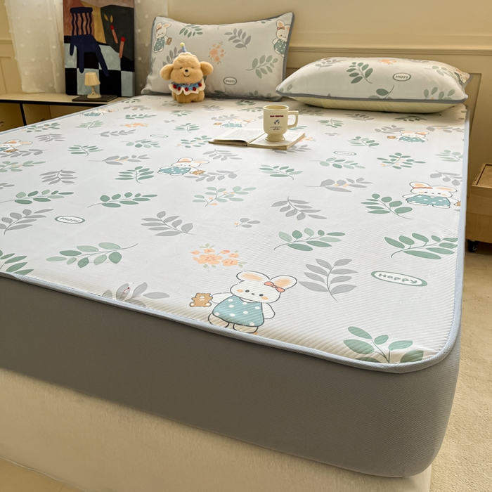 91家纺网 家纺一手货源 找家纺 梵克保罗 2025新款春夏PE提花凉感丝冰丝床笠款凉席 花间兔