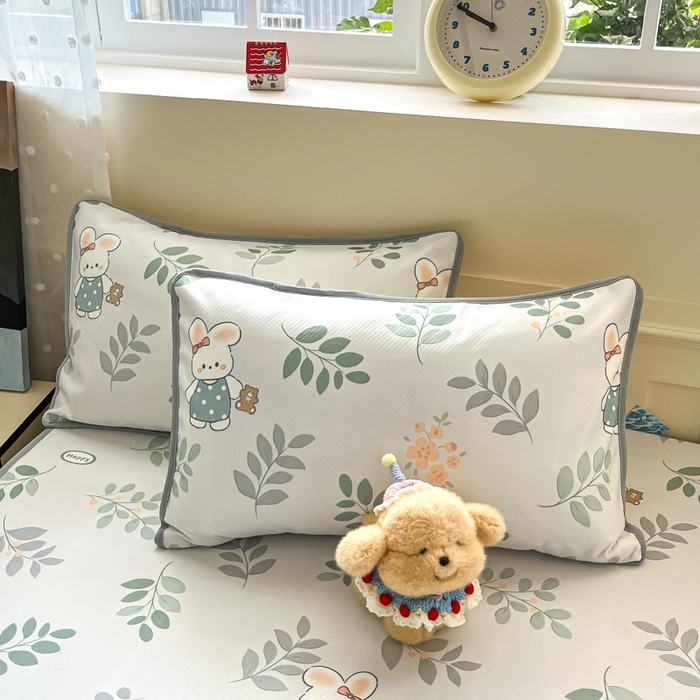 91家纺网 家纺一手货源 找家纺 梵克保罗 2025新款春夏PE提花凉感丝冰丝床笠款凉席 花间兔