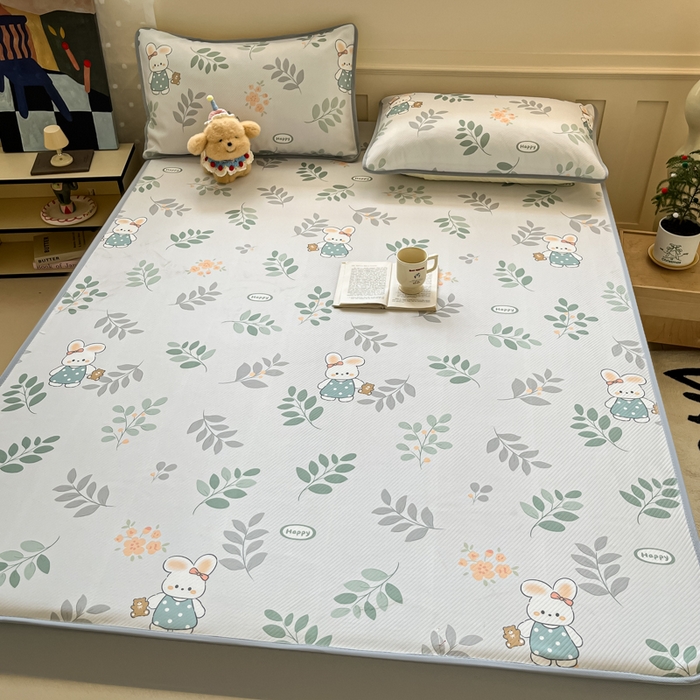 91家纺网 家纺一手货源 找家纺 梵克保罗 2025新款春夏PE提花凉感丝冰丝床笠款凉席 花间兔