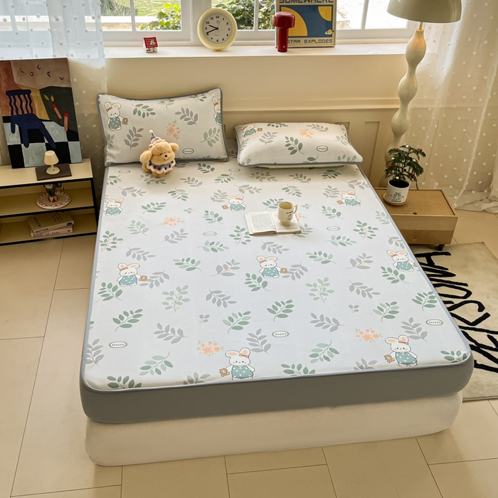 91家纺网 家纺一手货源 找家纺 梵克保罗 2025新款春夏PE提花凉感丝冰丝床笠款凉席 花间兔