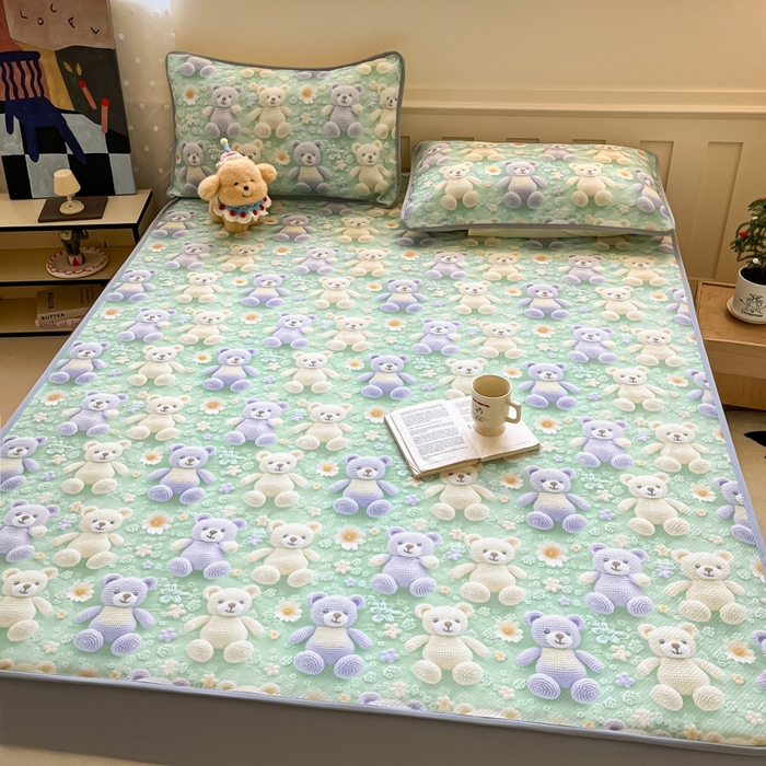 91家纺网 家纺一手货源 找家纺 梵克保罗 2025新款春夏PE提花凉感丝冰丝床笠款凉席 玩偶熊