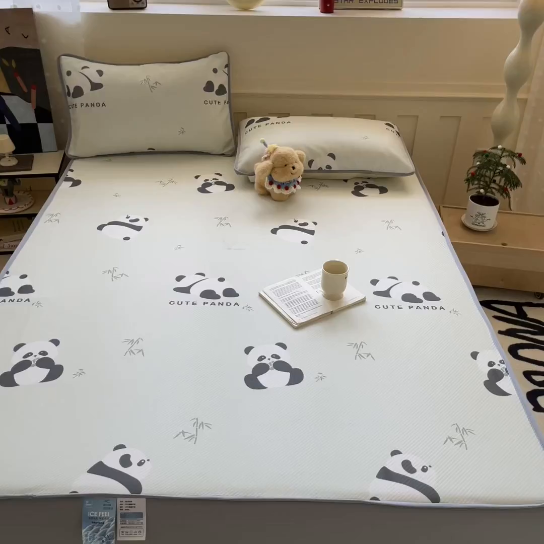 91家纺网 家纺一手货源 找家纺 梵克保罗 2025新款春夏PE提花凉感丝冰丝床笠款凉席 熊猫