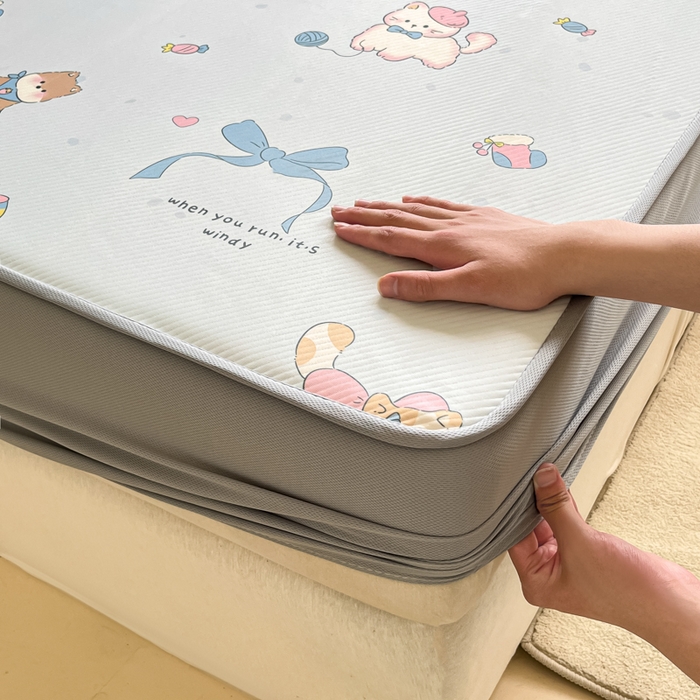 91家纺网 家纺一手货源 找家纺 梵克保罗 2025新款春夏PE提花凉感丝冰丝床笠款凉席 童趣