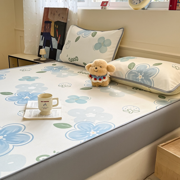 91家纺网 家纺一手货源 找家纺 梵克保罗 2025新款春夏PE提花凉感丝冰丝床笠款凉席 花兮-蓝