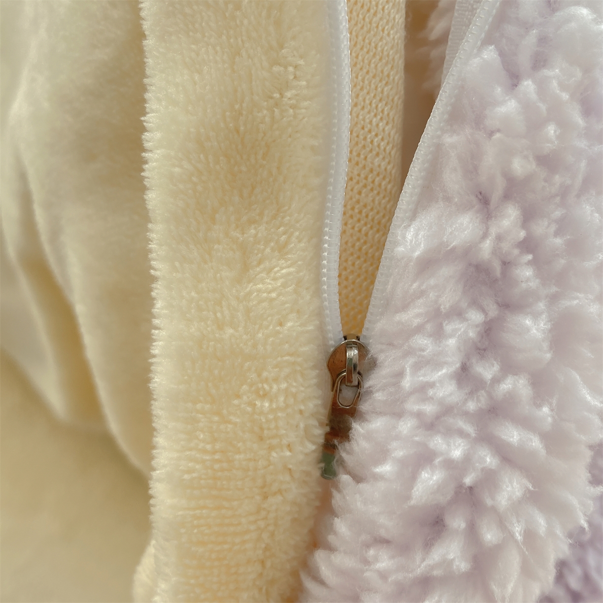 91家纺网 家纺一手货源 找家纺 灰鲸 2025新款秋冬韩系牛奶羊羔绒四件套 羊羔-紫黄