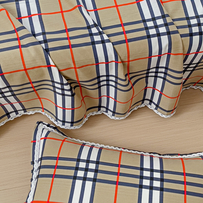 91家纺网 家纺一手货源 找家纺 梵克保罗 2025新款春夏原棉鱼骨棉老粗布花边印花床单软凉席三件套 英伦时尚