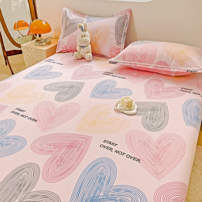 91家纺网 家纺一手货源 找家纺 梵克保罗 2025新款春夏原棉鱼骨棉老粗布花边印花床单软凉席三件套 心动-粉