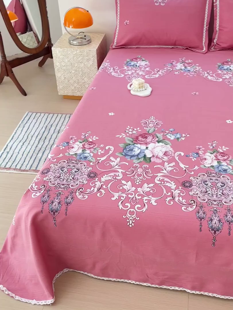 91家纺网 家纺一手货源 找家纺 梵克保罗 2025新款春夏原棉鱼骨棉老粗布花边印花床单软凉席三件套 欧式风情-粉