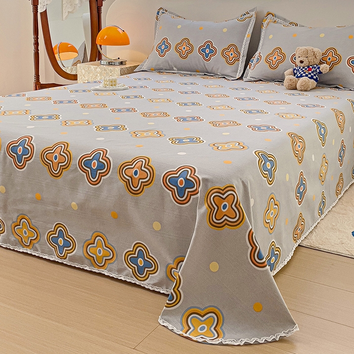 91家纺网 家纺一手货源 找家纺 梵克保罗 2025新款春夏原棉鱼骨棉老粗布花边印花床单软凉席三件套 四叶草-灰