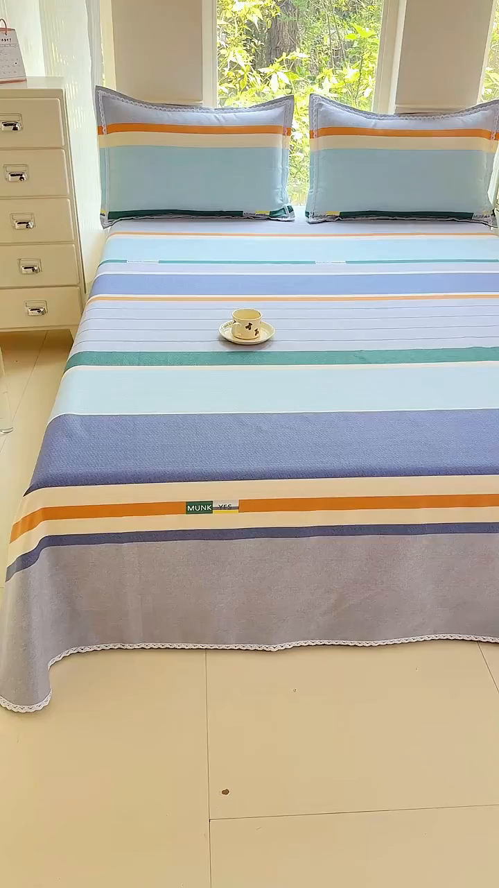 91家纺网 家纺一手货源 找家纺 梵克保罗 2025新款春夏原棉鱼骨棉老粗布花边印花床单软凉席三件套 简彩条纹