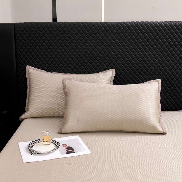 91家纺网 家纺一手货源 找家纺 梵克保罗 2025新款凉感因子母婴级凉感丝豆豆席床裙款 床裙香奈儿-香槟