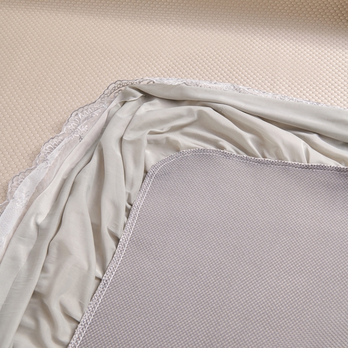 91家纺网 家纺一手货源 找家纺 梵克保罗 2025新款凉感因子母婴级凉感丝豆豆席床裙款 床裙香奈儿-香槟